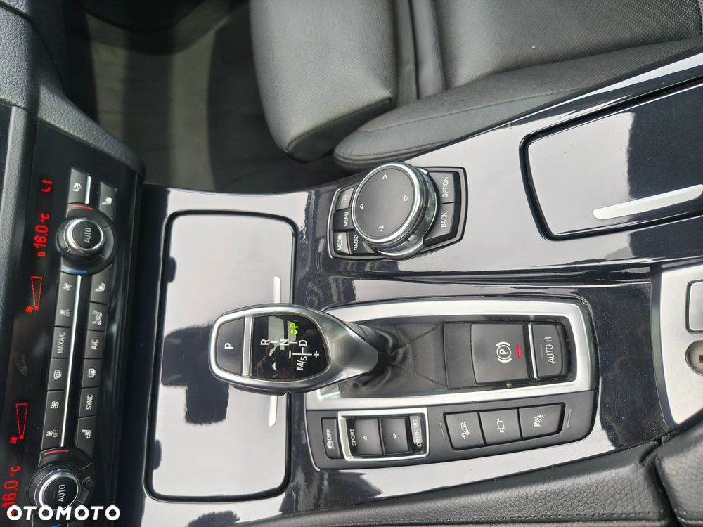 BMW Seria 5 525d xDrive Sport-Aut Luxury Line - 34