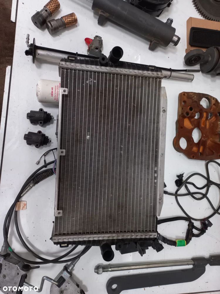 Części Agco Valtra,Massey,Fendt Obudowa PTO M934152220300,koło zębate,ACV079246A,SIŁOWNIK TUZA,OGNIBENE,ACV3867420,ACX2728610,4293088M1,CZUJNIK PALIWA,ACX2728590,10911060,0046106100000,934152221020,przekładnia czołowa,filtr kabinowy,acw2380980.acw1481500,chłodnica wody,ACV0303150. - 39