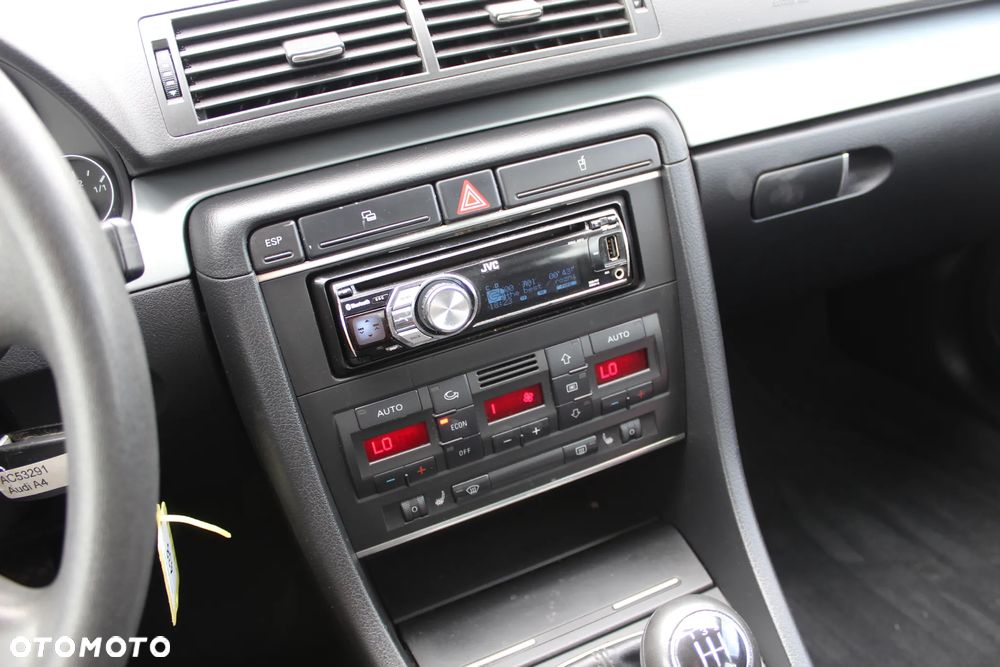 Audi A4 Limousine - 8