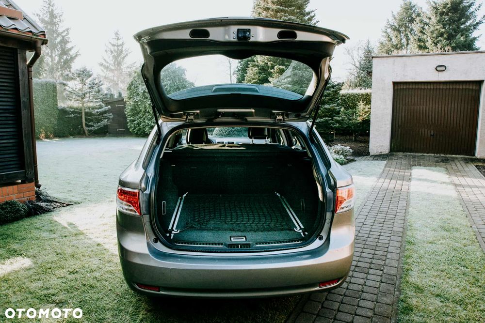 Toyota Avensis 1.8 Sol plus NAVI - 8