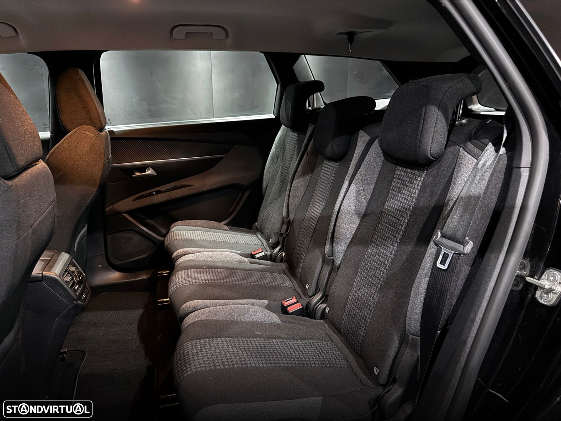 Peugeot 5008 1.2 PureTech Allure Pack EAT8 - 28