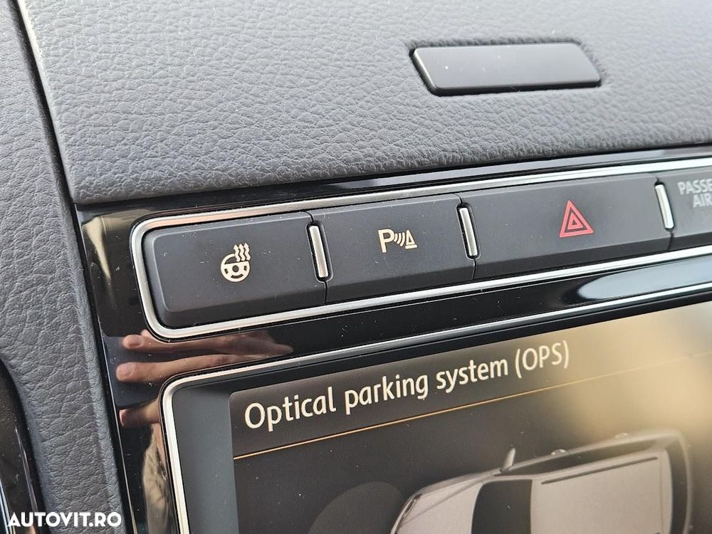 Volkswagen Touareg - 12