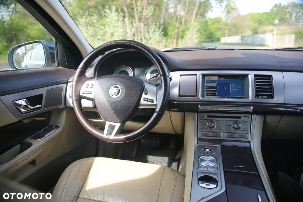 Jaguar XF 2.7 V6 D Luxury - 14