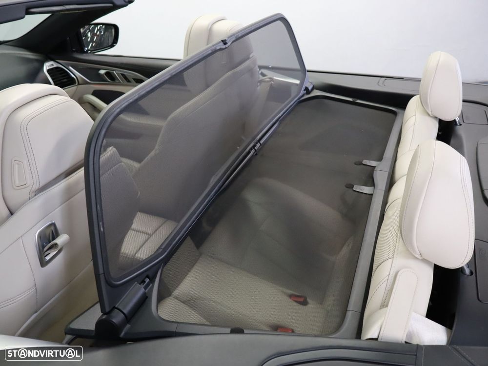 BMW 840 i Pack M - 32