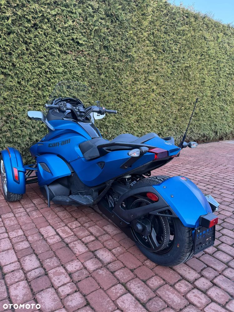Can-Am Spyder - 4