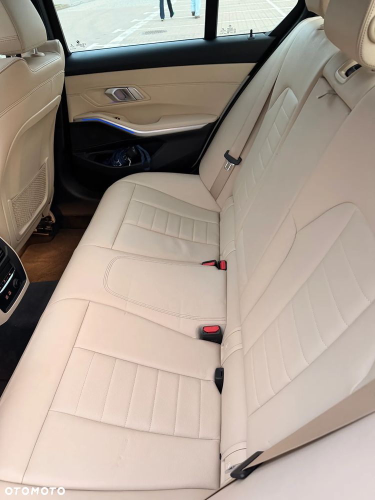 BMW Seria 3 330i M Sport - 21