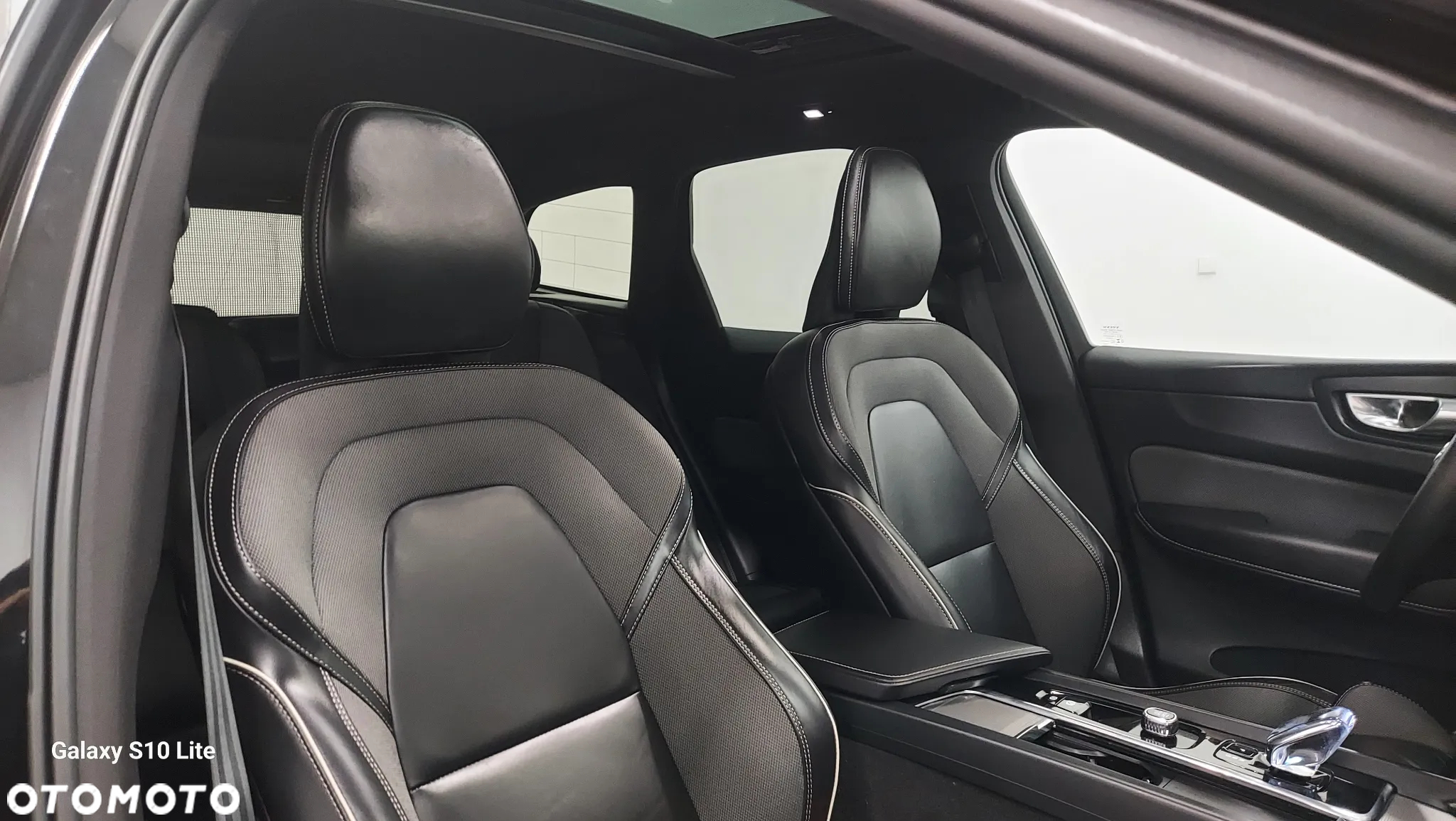 Volvo XC 60 B4 D AWD Plus Dark - 22