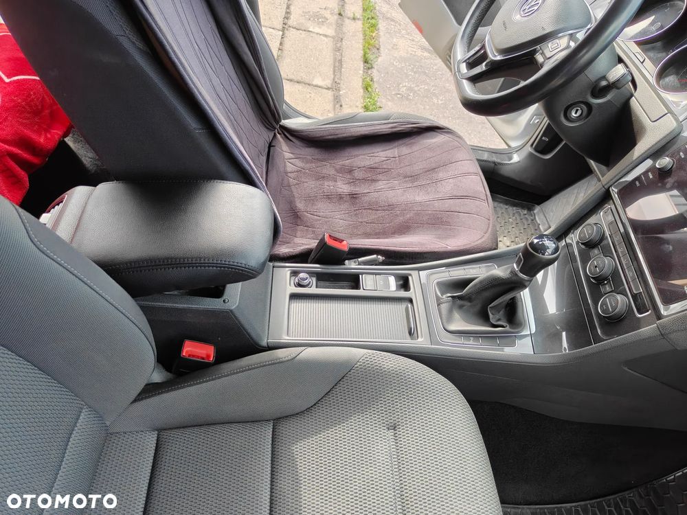 Volkswagen Golf - 9
