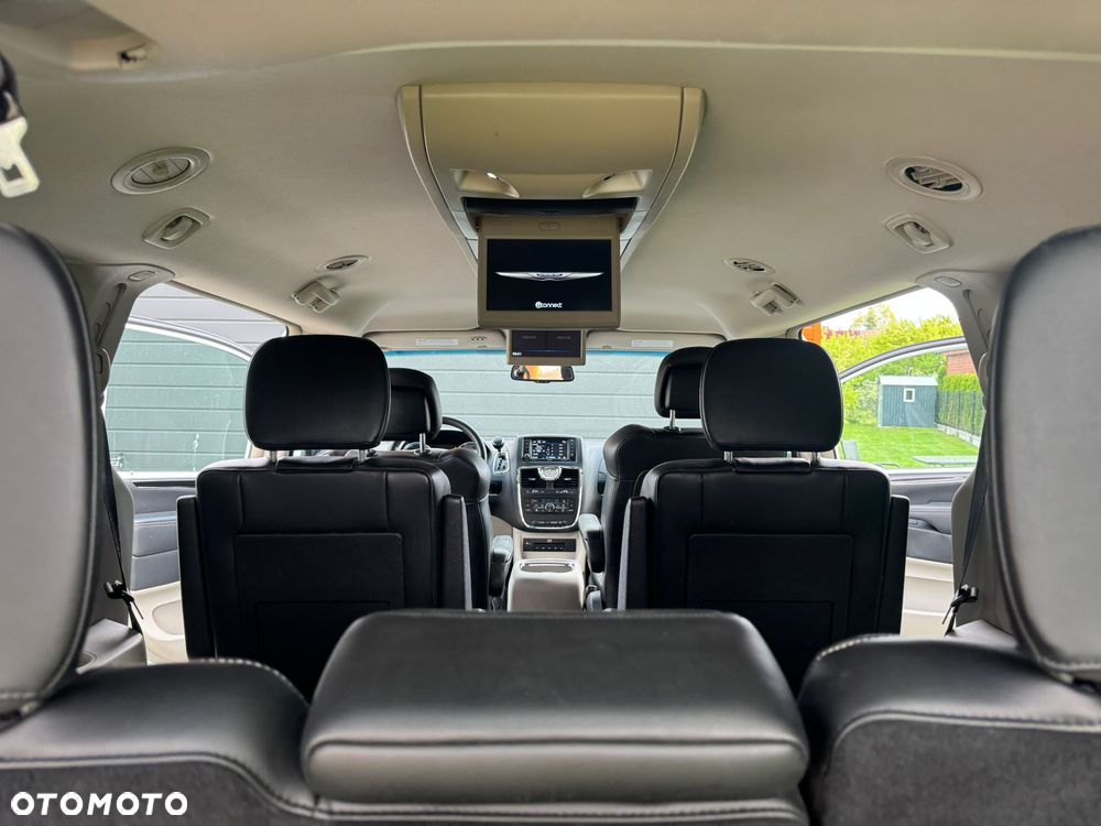 Chrysler Town & Country 3.6 Limited - 26