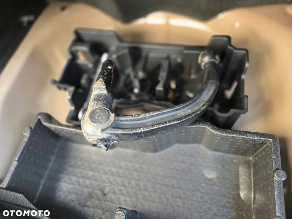 Peugeot 2008 1.2 PureTech Allure S&S EAT8 - 28