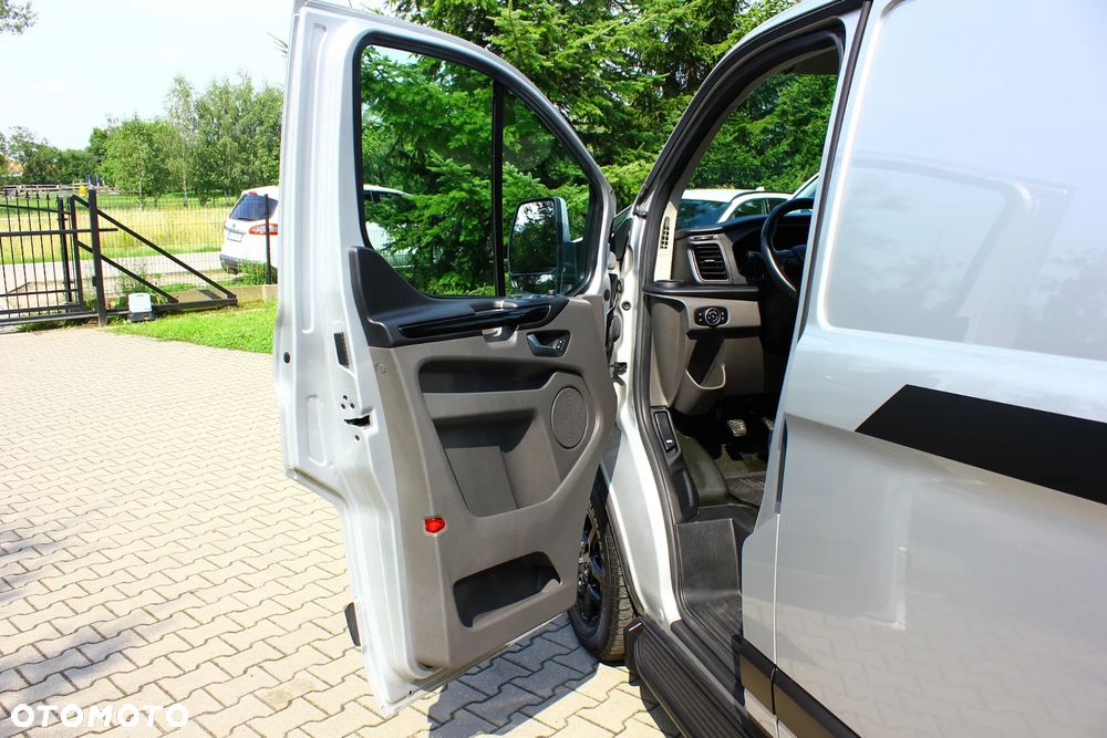 Ford TRANSIT CUSTOM TRAIL 2.0 TDCI 131KM 3 OSOBOWY NAVIGACJA KAMERA FELGI FULL OPCJA STAN PERFEKT FV23% - 38