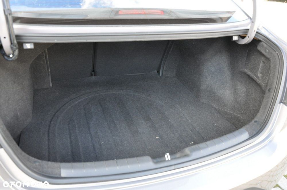 Hyundai Elantra - 22