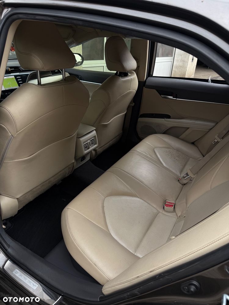 Toyota Camry - 11