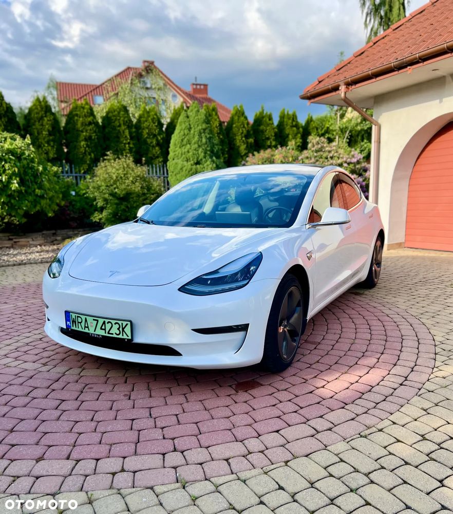 Tesla Model 3 - 4