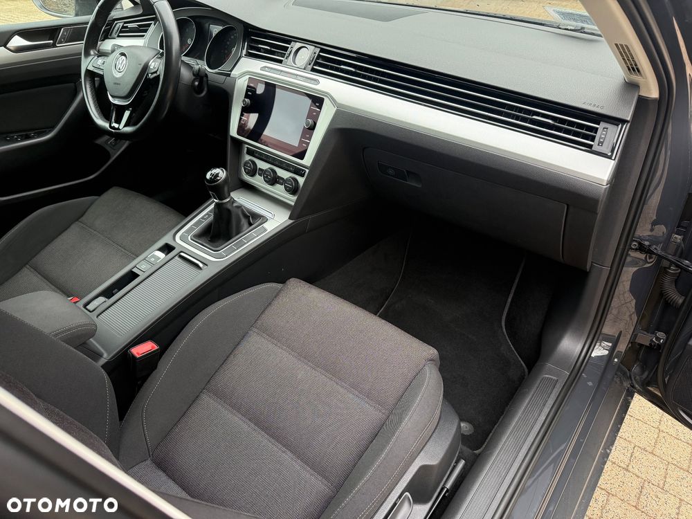 Volkswagen Passat 2.0 TDI SCR Business - 27