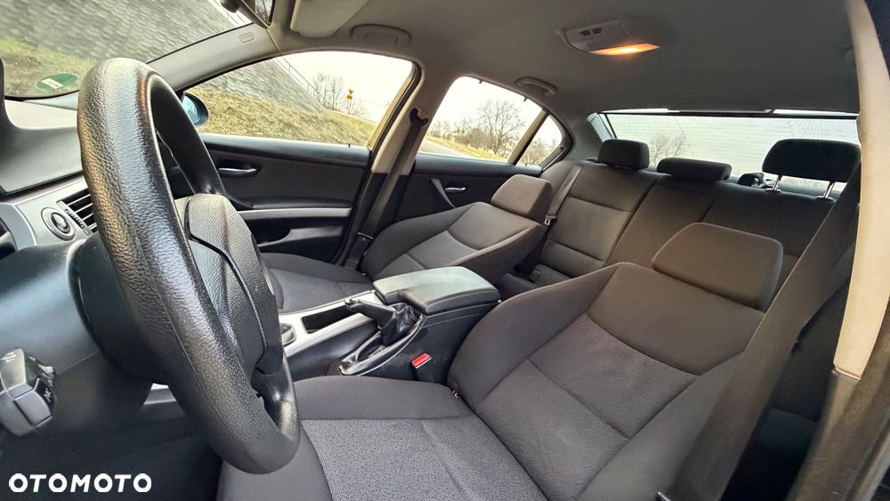 BMW Seria 3 320i - 13