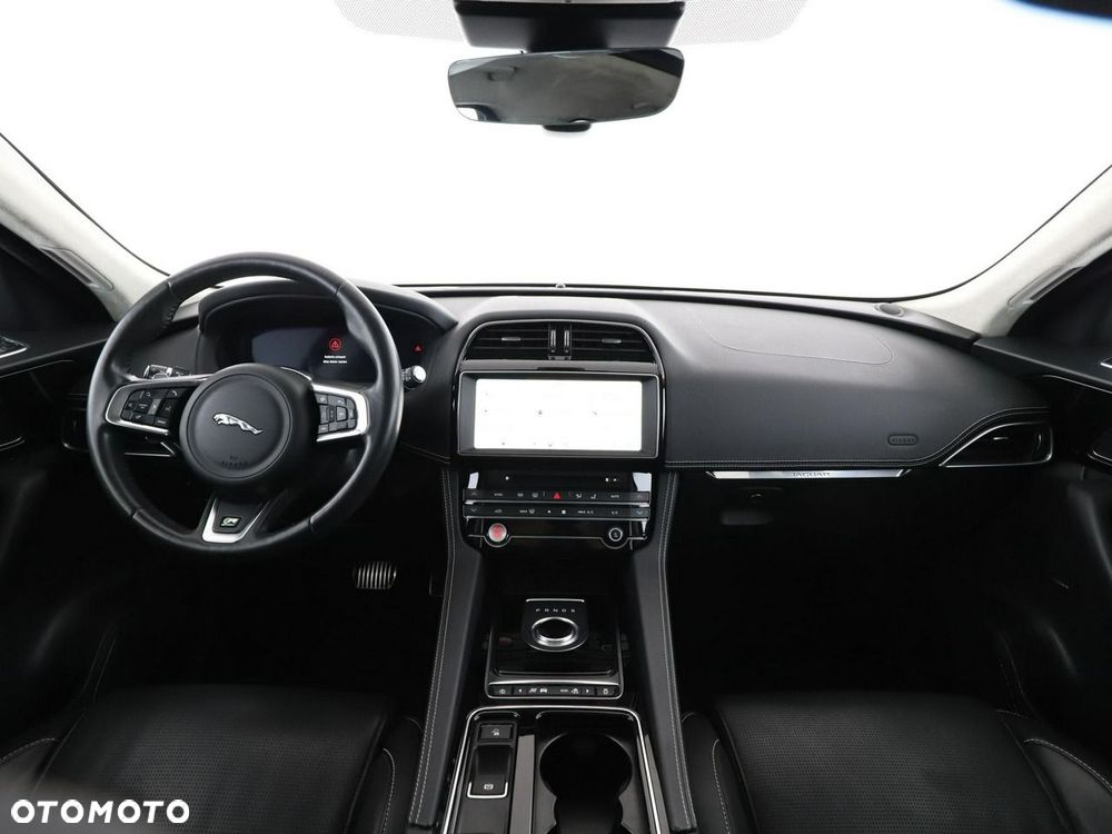 Jaguar F-Pace 25d AWD R-Sport - 16