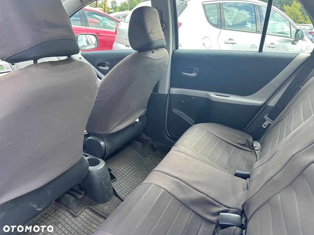 Toyota Yaris 1.3 Blue - 11