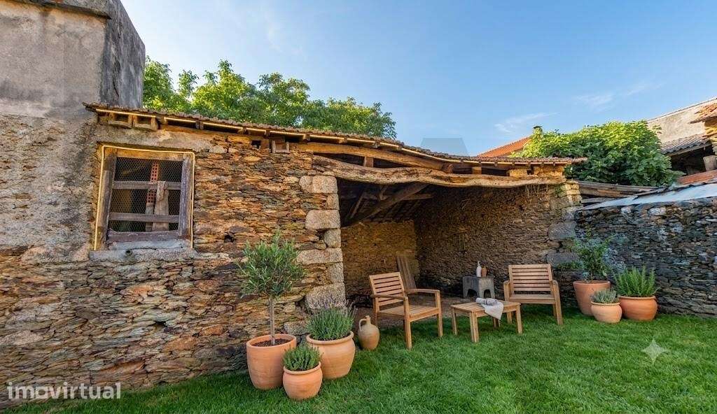 Moradia Tradicional Transmontana em Pedra com Terreno, Adegas e Pombal - Grande imagem: 4/50