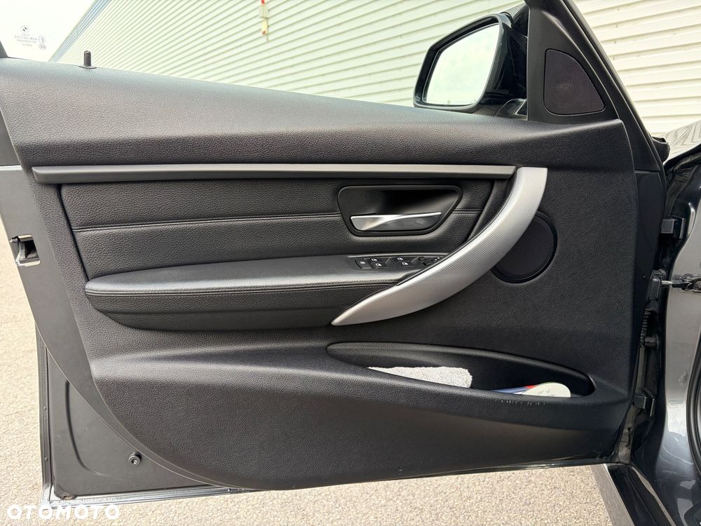 BMW Seria 3 335d xDrive M Sport - 16
