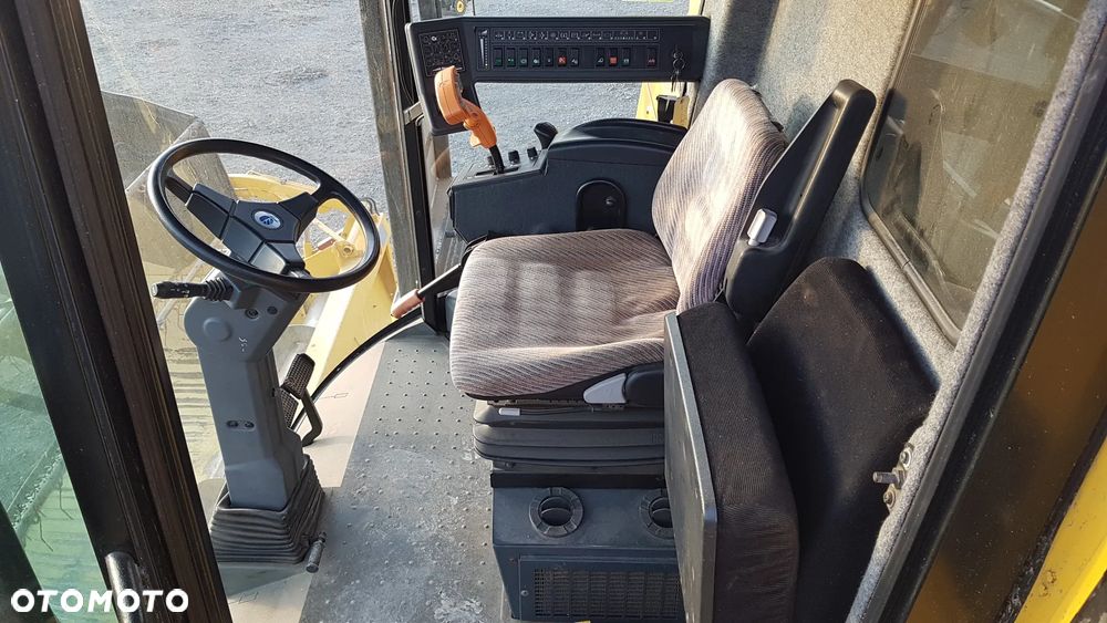 New Holland TX 66 2001R - 21