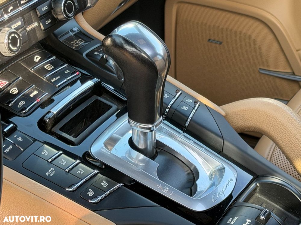 Porsche Cayenne 3.0 L - 15