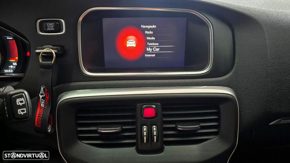 Volvo V40 2.0 D2 Momentum Geartronic — fotografia 30
