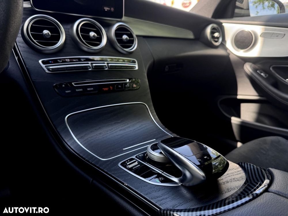 Mercedes-Benz C - 12
