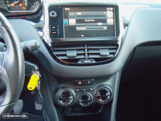 Peugeot 2008 1.2 PureTech Active - 12