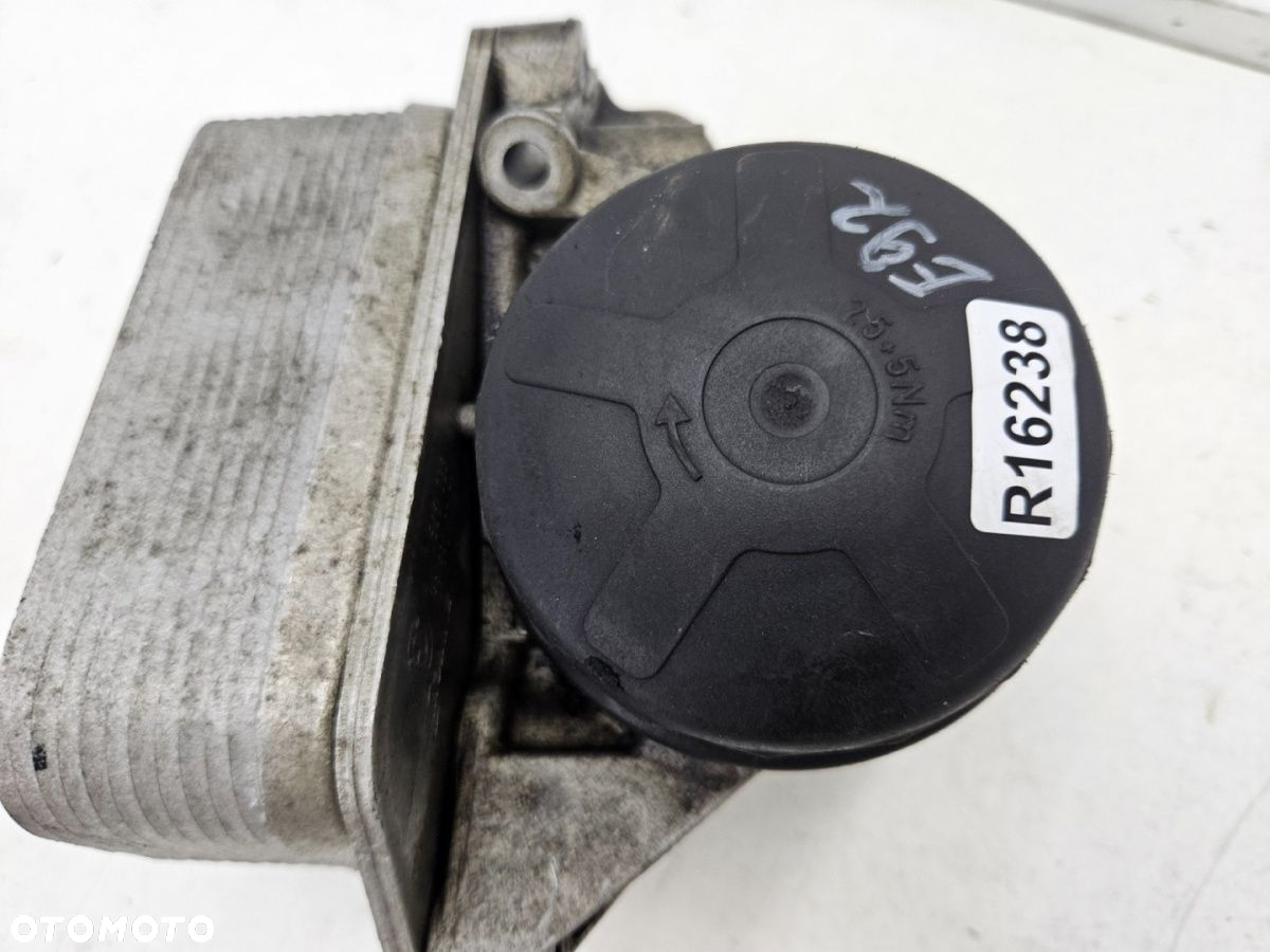 Obudowa filtra oleju BMW X1 E84 Z4 E89 F06 F10 F25 F26 E60 E90 podstawa N53B30A chłodniczka 7516383 - 9