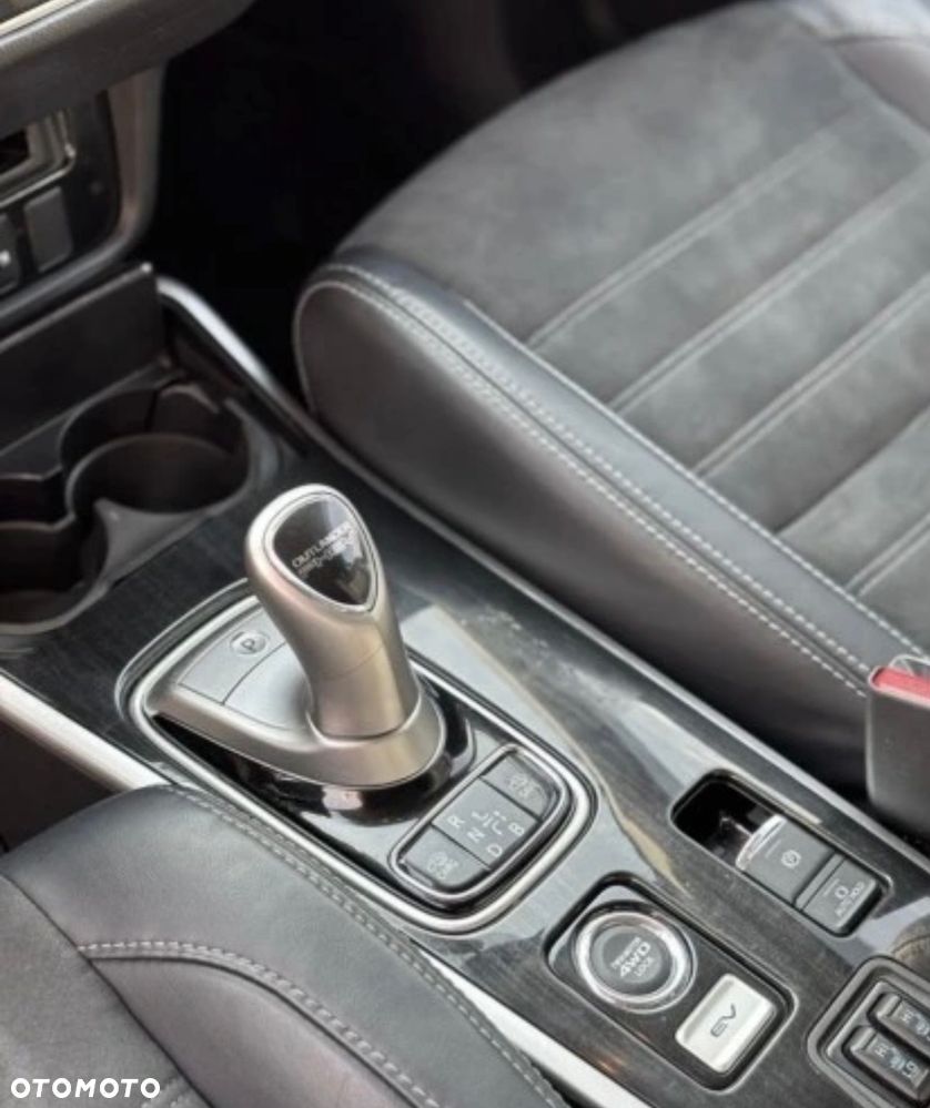 Mitsubishi Outlander 2.0 4WD Plug-In Hybrid - 14