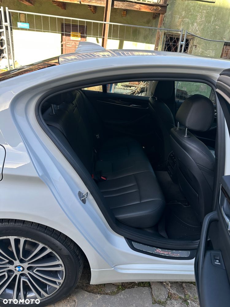 BMW Seria 5 530i xDrive Sport Line - 10