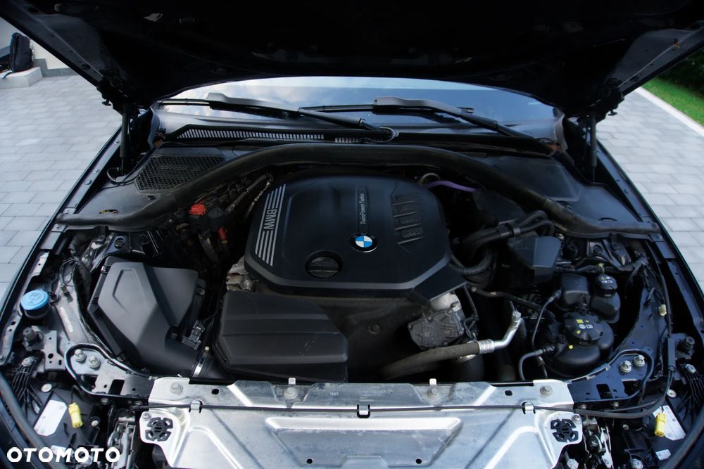 BMW Seria 3 318d MHEV - 32