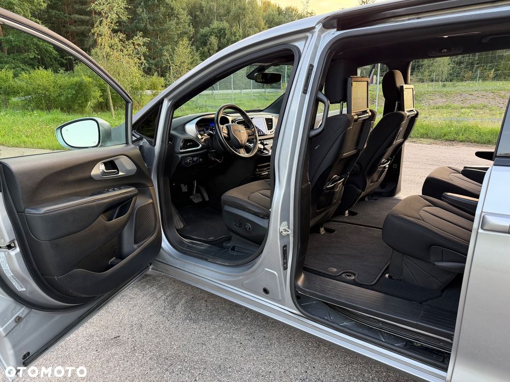 Chrysler Pacifica - 8