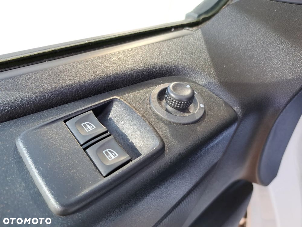 Renault Trafic Brygadowy 6 osób - 15