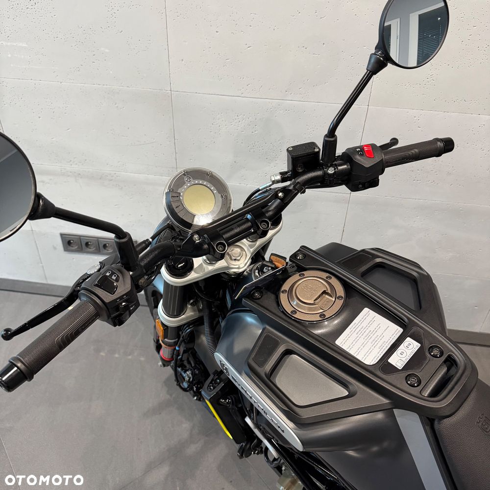 Husqvarna Svartpilen - 17