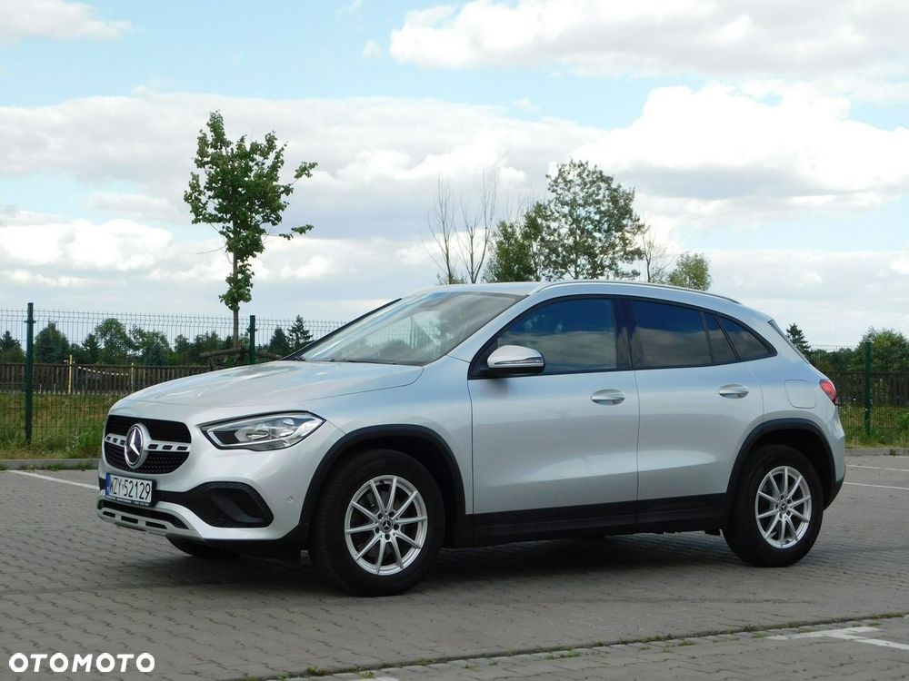 Mercedes-Benz GLA - 25