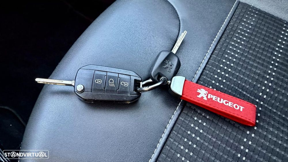 Peugeot 2008 1.2 PureTech Allure EAT6 - 57