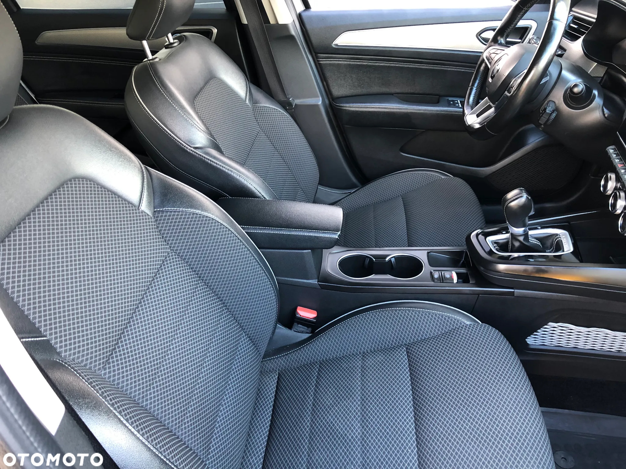 Renault Arkana 1.6 E-TECH Intens MMT - 15