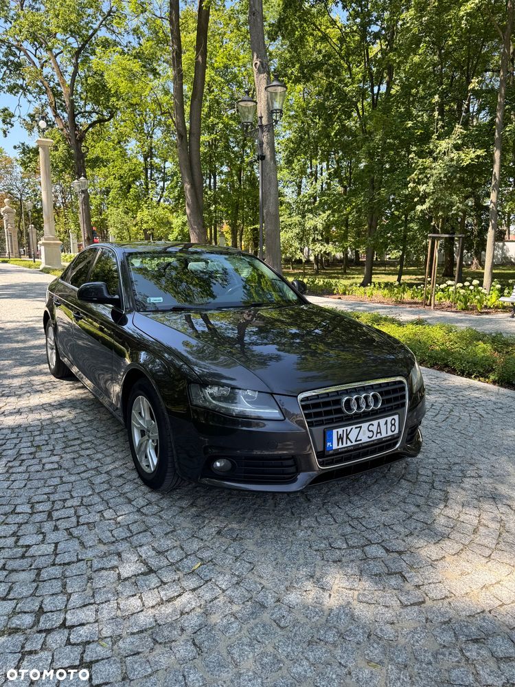 Audi A4 Limousine - 8