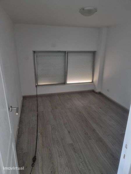 Espaço comercial de 2 pisos com cerca de 140 m² - Grande imagem: 5/12