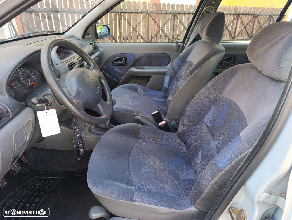 Renault Clio 1.2 RN - 10