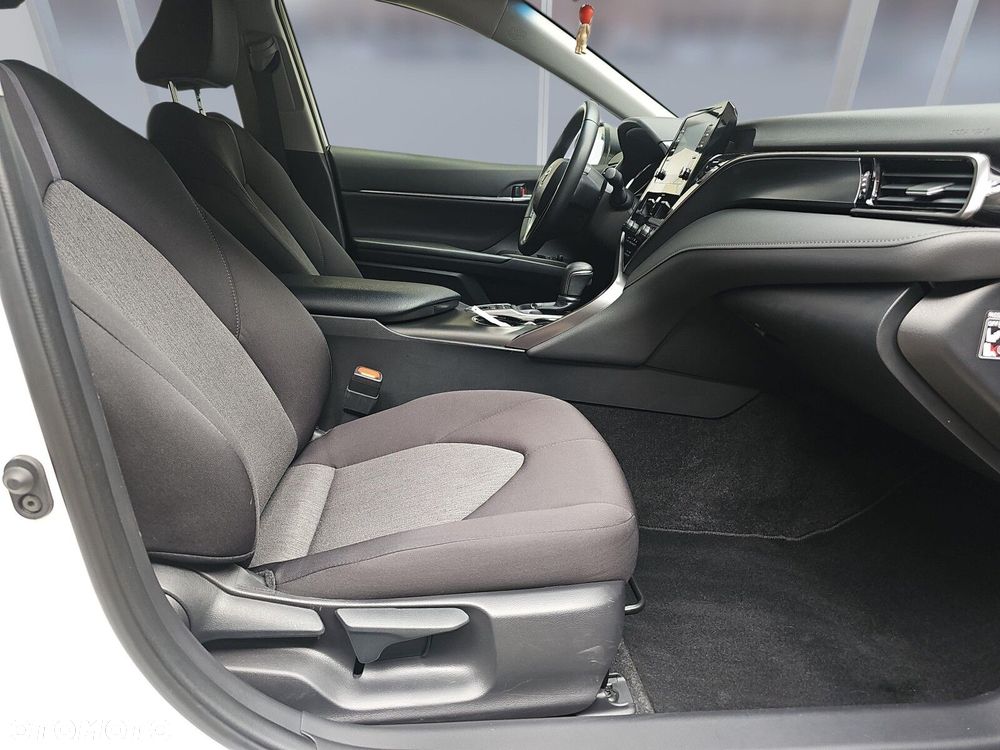 Toyota Camry 2.5 Hybrid Comfort CVT - 11