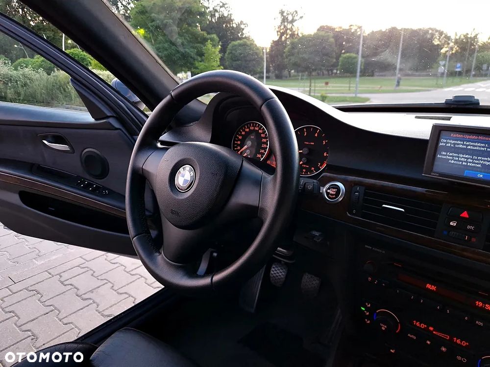 BMW Seria 3 320i - 27
