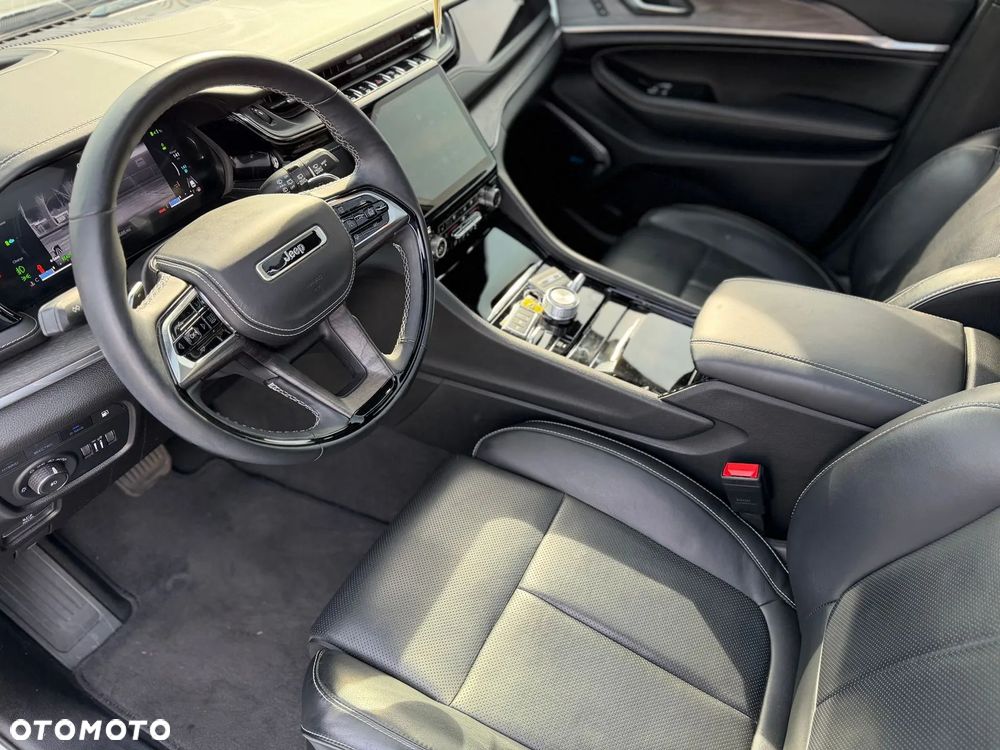 Jeep Grand Cherokee - 15