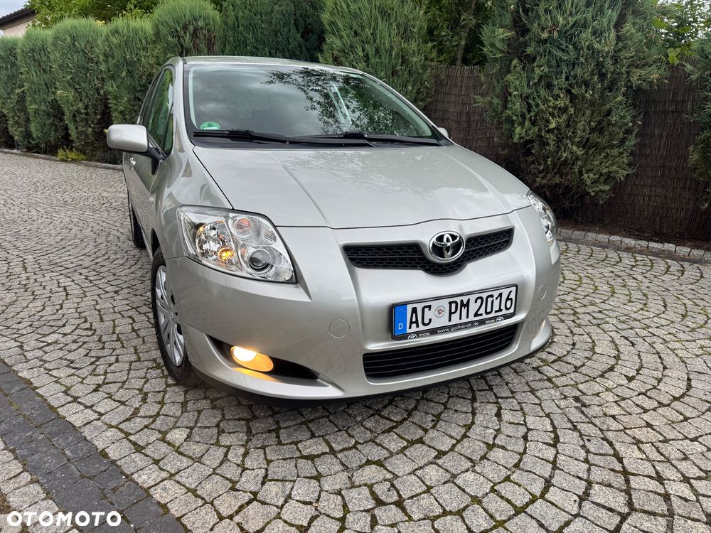 Toyota Auris 1.6 VVT-i Executive - 1