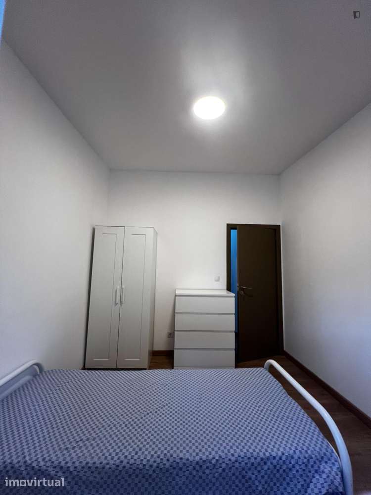 Quarto - localizado em Setubal - Grande imagem: 2/12