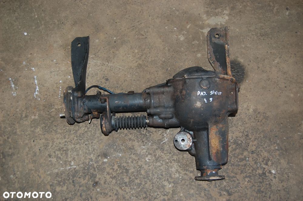 MITSUBISHI PAJERO SPORT 2,5 D - przedni most napędowy