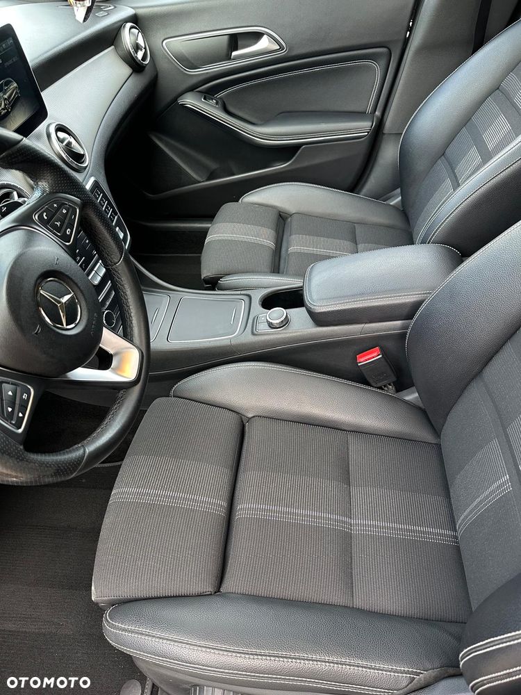 Mercedes-Benz CLA 220 d 7G-DCT - 18