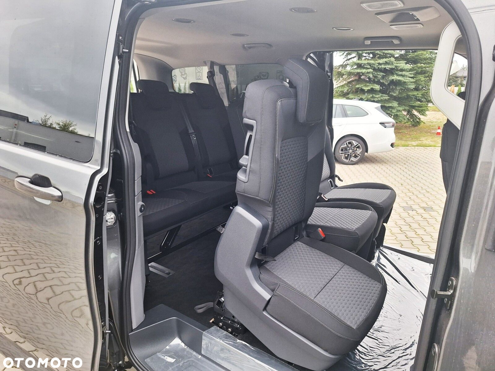Volkswagen Caravelle - 26